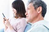 「【親子のスマホコミュニケーション】4割の父親　葛藤するも空回り」の画像1