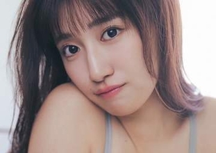 王道ビキニやテニスウェア風衣装　元NGTの天真爛漫キャラ、うれし恥ずかし初グラビアで新境地