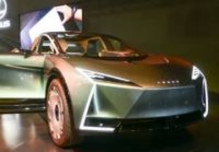 【大阪モーターショー】「開発の方、ファーストガンダムファンでしょ」「私の口からは何とも」　スズキの次世代4足モビリティの名はモクバ2