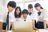 「小中高校生が「大人になったらなりたいもの」は、小学生男子の1位は会社員、女子は……いまどきの職業に？　高校男子は資産形成にも興味」の画像1