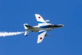 ブルーインパルス主翼と機体を分離して…退役機の移設作業を公開　運搬、組み立て、つり上げ、塗装　道の駅に常設展示されるまで