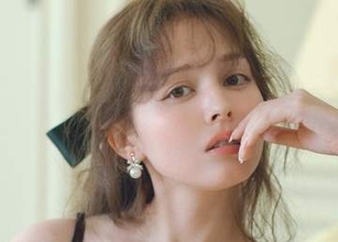 モデル加藤ナナ　優美なブラ×ショーツ姿にうっとり　PEACH JOHN新作「60‘s VINTAGE COLLECTION」を着用