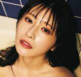 「セクシーすぎる黒ランジェリー姿　“暗殺者のシスター”に扮したアイドル　旬のグラビア美女が競演」の画像1