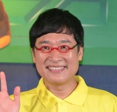 山里亮太、メガネ外した自撮りが〝別人級イケメン〟「これで蒼井優ちゃんを落としたですね」「イケおじ！」