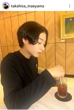 ホスト転身の前山剛久「クリスマス出勤してます！」サンタ帽かぶって来店呼びかけ「素敵なクリスマスを過ごしましょう」