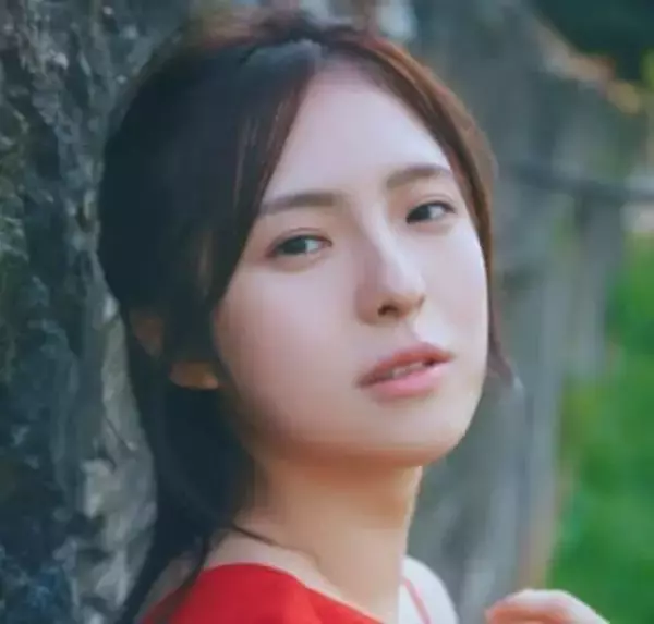 NGT48センターが波打ち際で美尻を大胆披露　ランジェリー姿で25歳の色気全開　「新しい挑戦がぎゅっと詰まった」1st写真集