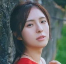 NGT48センターが波打ち際で美尻を大胆披露　ランジェリー姿で25歳の色気全開　「新しい挑戦がぎゅっと詰まった」1st写真集