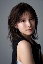 視線くぎ付けの曲線美と濃密な色気　元AKBの27歳女優、官能美かきたてる魅惑のランジェリー姿