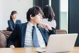 「「淡々とこなすだけ…」IT人材の4割強が「静かな退職」　IT人材の活躍と定着は評価に対する「納得感」が鍵に」の画像1