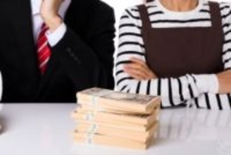 家計の主導権を握っているのは？　東日本→夫、西日本→妻　データで見るお金と愛情のリアル