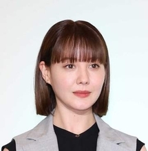 「年とらんの！？」「軽やか！！」2月に第一子出産したばかり　ママになった34歳女優の爽やか近影にファン「神かわいすぎ」
