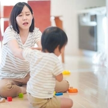 忙しい朝、保育園へ行く前に遊び始める3歳息子　「もういい加減にして！」声を荒げた母は自責の念に駆られた【臨床心理士が解説】