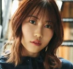 トップスから溢れ出る圧倒的まん丸バスト　Jカップグラドルの驚異的プロポーション