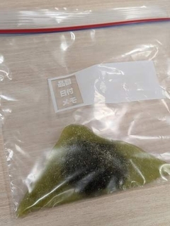 「八ッ橋食べる？」社内のおじさんがポケットから取り出した包みに絶句　「丁寧なんだけど…」「結構ハードル高すぎるww」