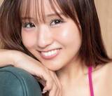 「「夏を先取っちゃってるよーっ♡」　“奇跡の純度”23歳美女　バンドゥビキニで健康美披露」の画像1