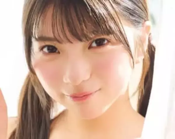 ツインテールと笑顔で全力応援！　チアガール衣装やイチゴ柄ビキニの姫野ひなのさん