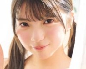 ツインテールと笑顔で全力応援！　チアガール衣装やイチゴ柄ビキニの姫野ひなのさん