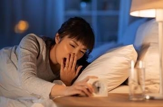 日本人の平均睡眠時間は「6時間41分」…健康ラインを大きく下回る【全国1万人調査】