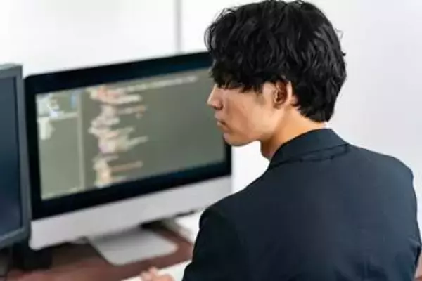 ITエンジニアの約6割が実感している「AI格差」とは？　若手ほど将来予測に「危機感」強く