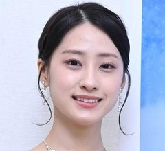 「凄い攻めてますね」 バストトップ遮る花の刺しゅう　透け透け衣装の向こうは豊満マシュマロやくびれ　澄田綾乃3rd写真集