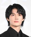 「「運転姿メロ過ぎる」紅白初出場27歳、左ハンドル姿にファンうっとり「外車ですか？」「彼女目線」」の画像1