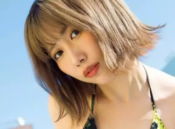 「今の私を見届けて」　人気グループ卒業した23歳アイドルYouTuber　過激マイクロビキニで初グラビア