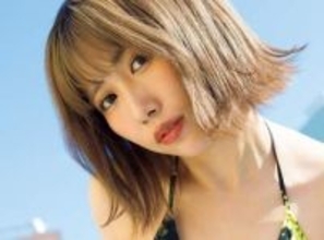 「今の私を見届けて」　人気グループ卒業した23歳アイドルYouTuber　過激マイクロビキニで初グラビア