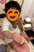 「それいいな、ちょうだい」1歳児に母が言い続けたら→「どうぞ遊び」が我が家のブームに　「うちもー！なんでもくれてかわいい」