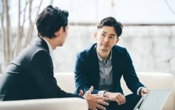 上司ガチャ、ハズレの特徴は？　「気分屋で怒りっぽい」「自分のミスを誰かのせいにする」「昨日の指示と今日の指示が真逆」