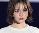 「艶全開の深紅のレースランジェリー姿　27歳のハーフタレント　人生最後？の写真集は「ちょっとすけべすぎる」」の画像1