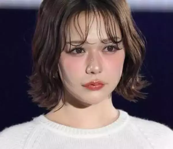 艶全開の深紅のレースランジェリー姿　27歳のハーフタレント　人生最後？の写真集は「ちょっとすけべすぎる」