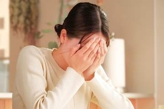 「障害者手帳は仕事で不利になる？」うつ病で通院する45歳女性が申請前に確認した制度の仕組みと注意点【社会福祉士が解説】