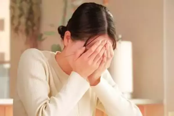「障害者手帳は仕事で不利になる？」うつ病で通院する45歳女性が申請前に確認した制度の仕組みと注意点【社会福祉士が解説】