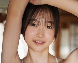 セーラームーン女優・ちばひなの　二十歳の真っ白美ワキに視線集中　ビキニの上に大胆透け衣装