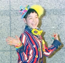「シノラー」もビックリ？イメージ一変の篠原ともえ47歳　シックな装いでほほ笑む近影に「かわいいから美しい女性に」「素敵すぎる♡」