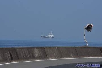 桜島で撮れた“宙に浮く船”に驚き　黄砂で霞む海の上、船体だけがふわり　「合成ではありません」乗っていた人も反応