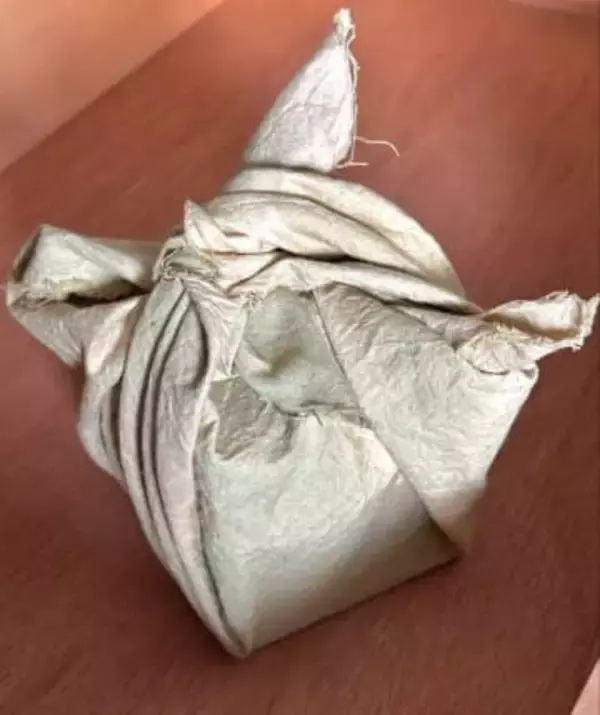 実家の蔵にあったのは……呪物「獄門疆」！？「開けたら終わり」とネット騒然→実は100均素材で作りました