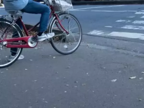 信号のない横断歩道……自転車に「乗って渡る」「降りて渡る」で、交通ルールが違う！？【4月から自転車の青切符スタート】