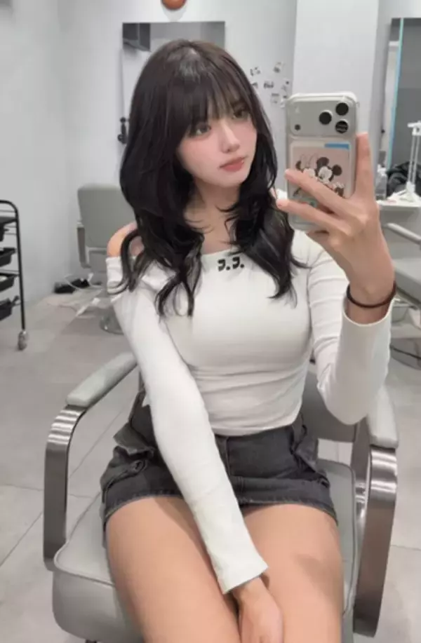 「むちむち176cm、意外と需要ある？？」股下90cm高身長元アイドルが話題　オフショル＆ミニスカ姿が「マジで可愛すぎる」