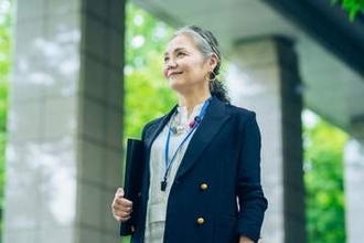 シニア女性の2人に1人が働く時代へ　「お金のため」から「生きがい・社会還元」へと変わるシニアの就労意識とは