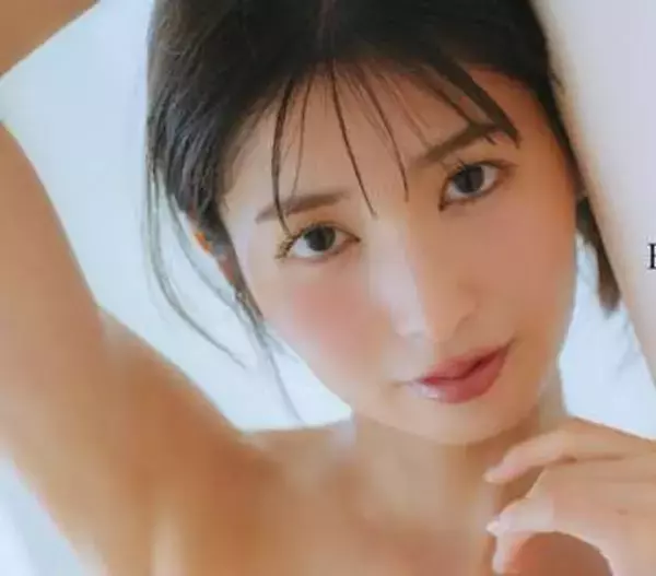 「どっちが先に目を逸らすか勝負ね？」 大島璃乃、マシュマロバスト際立つ赤ビキニで挑発　「腹筋見ちゃう」「胸見ちゃう」敗北コメが続々
