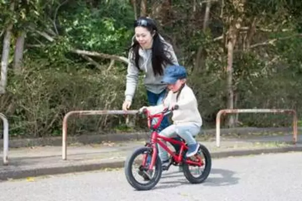 「自転車の青切符制度に不安」ママの約7割　子どもを乗せての走行や、並走ルールの複雑さを指摘する声も