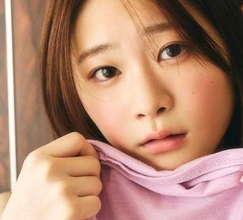 19歳Hカップ　お家デートでお風呂グラビア　ピンクのチューブトップビキニ姿が素敵　「満点BODYすぎ」「るなちのビキニショットは生きる希望」