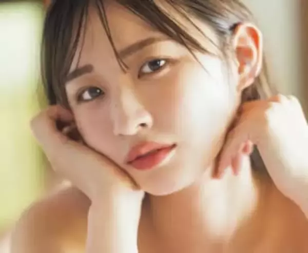 美バスト抱えてセクシーポーズ　人生最大露出に挑んだ元HKT美女　1st写真集は「背中とお尻の写真が多いんです」