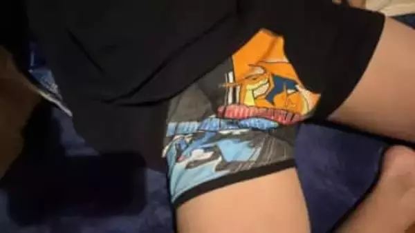 何歳までアリ？　子供向けのキャラクターパンツを履き続ける21歳大学生