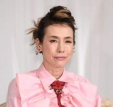 「誰だかわかんない」67歳タレント、役作りで派手髪から白髪に大変身→「隨分お婆さん」「めっちゃ上品…迫力感じます」ファン仰天