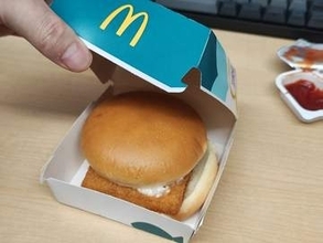 「なぜフィレオフィッシュは、高コストな紙箱に入ってるん？」投稿に反響　マクドナルドに聞いた