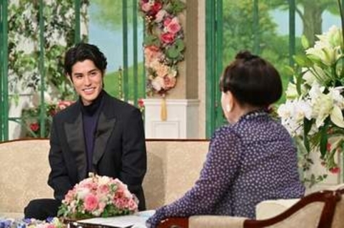 29歳俳優　祖父は三國連太郎、父は佐藤浩市　親子初共演でまさかのNG連発はカメラマンのせい？　舞台裏エピソードも披露【徹子の部屋】
