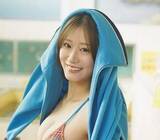 「大胆バニーガールや変形チャイナドレス、風呂場に寝そべりポーズ　元NMB美女の写真集、発売イベントの特典写真は百花繚乱　「お気に入りの私をゲットして」」の画像1