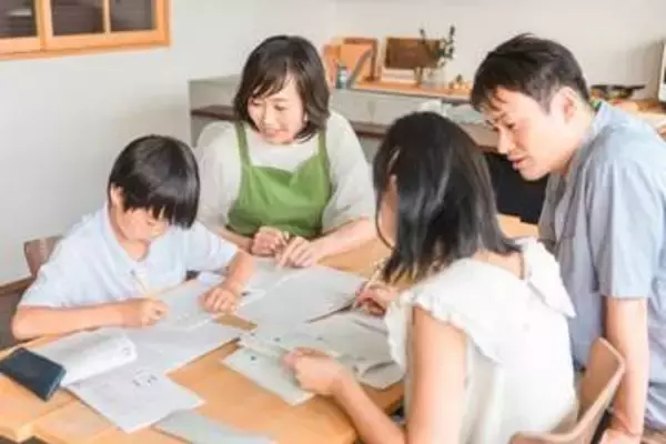 「今年こそ7月中に終わらせる！」意気込む小学生は約4割…でも現実は？　親子の夏休み宿題事情